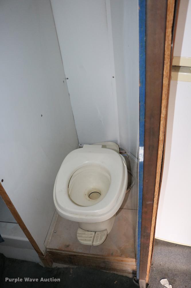 image for item DC3715 2004 enclosed cargo trailer