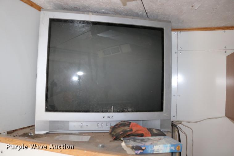 image for item DC3715 2004 enclosed cargo trailer