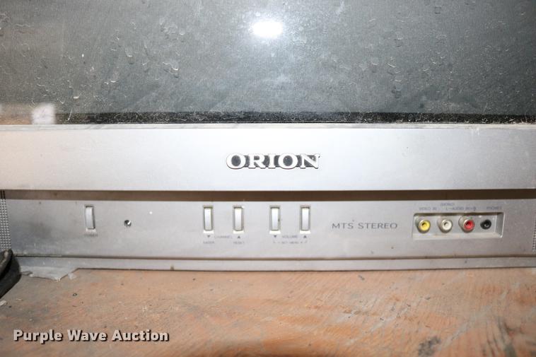 image for item DC3715 2004 enclosed cargo trailer