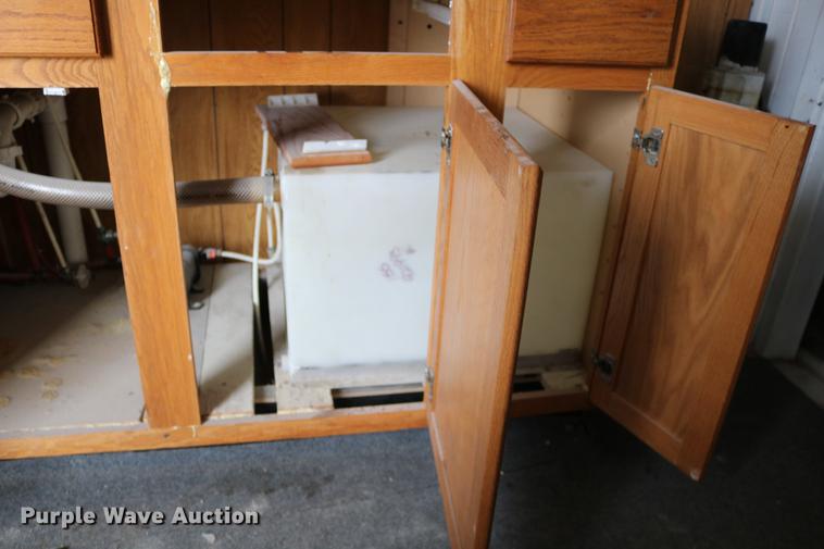 image for item DC3715 2004 enclosed cargo trailer