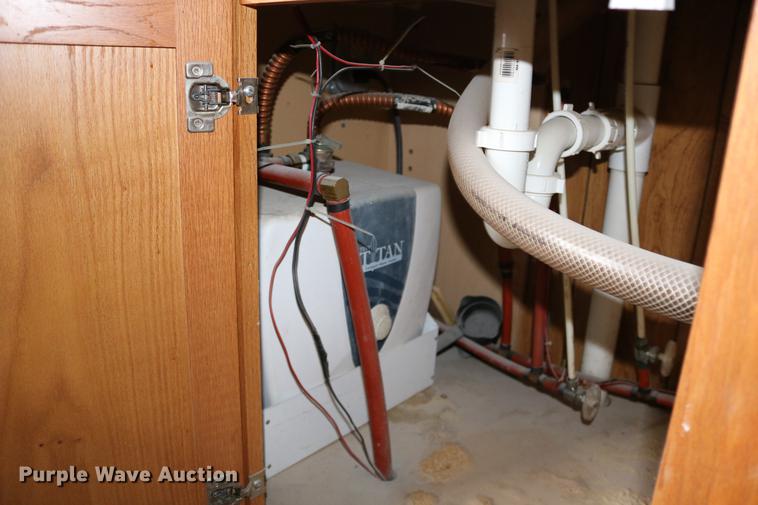 image for item DC3715 2004 enclosed cargo trailer