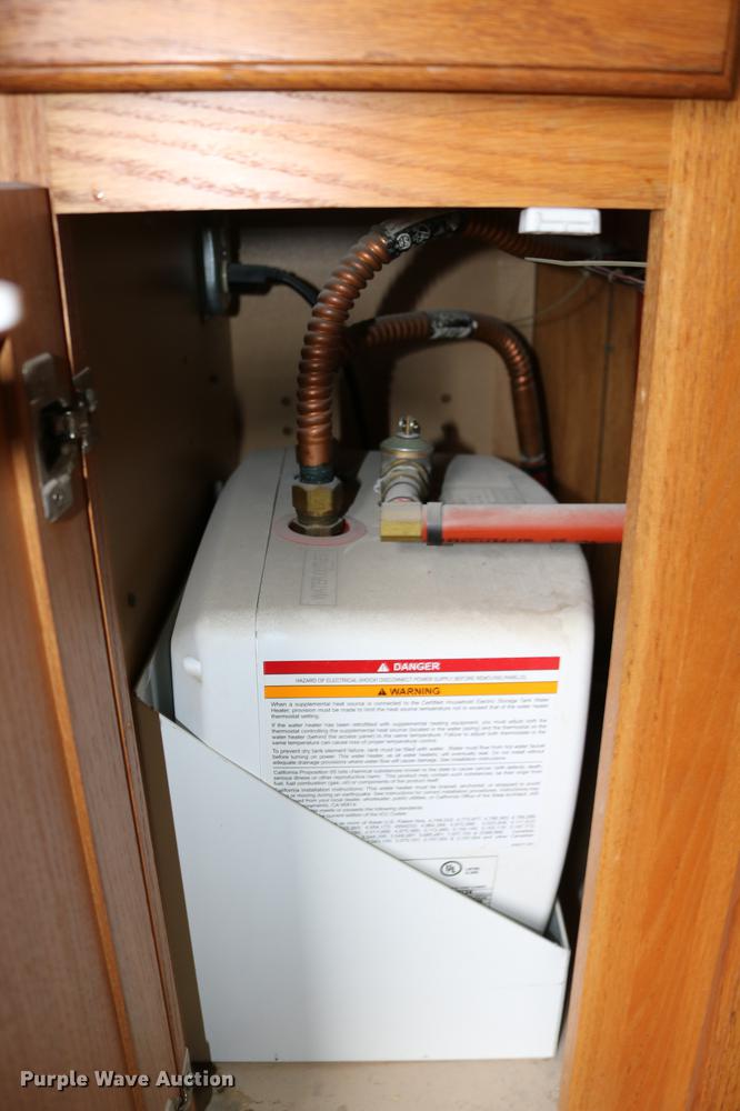 image for item DC3715 2004 enclosed cargo trailer