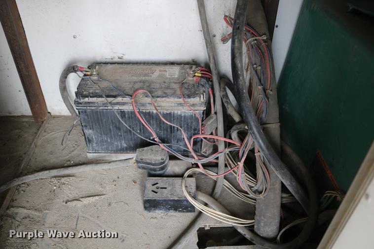 image for item DC3715 2004 enclosed cargo trailer