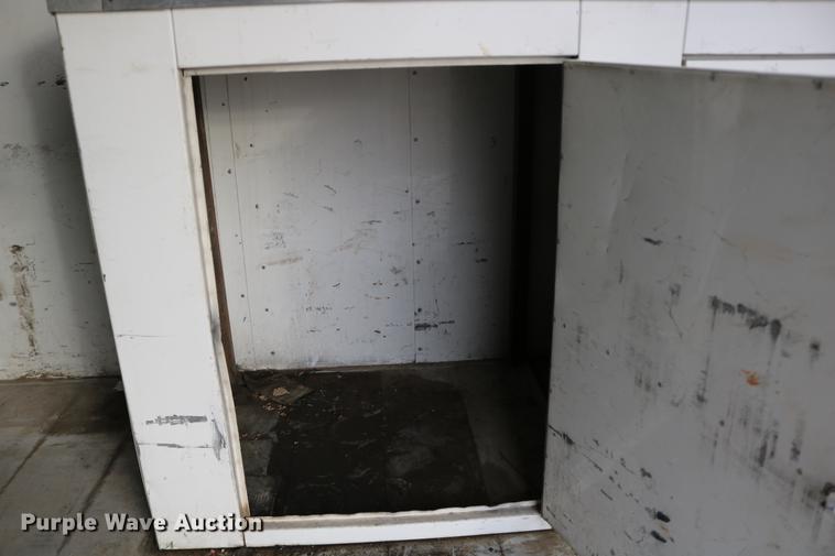 image for item DC3715 2004 enclosed cargo trailer