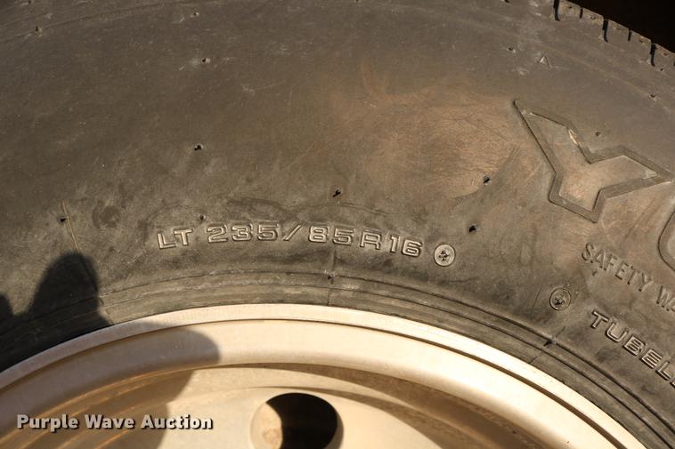 image for item DC3715 2004 enclosed cargo trailer