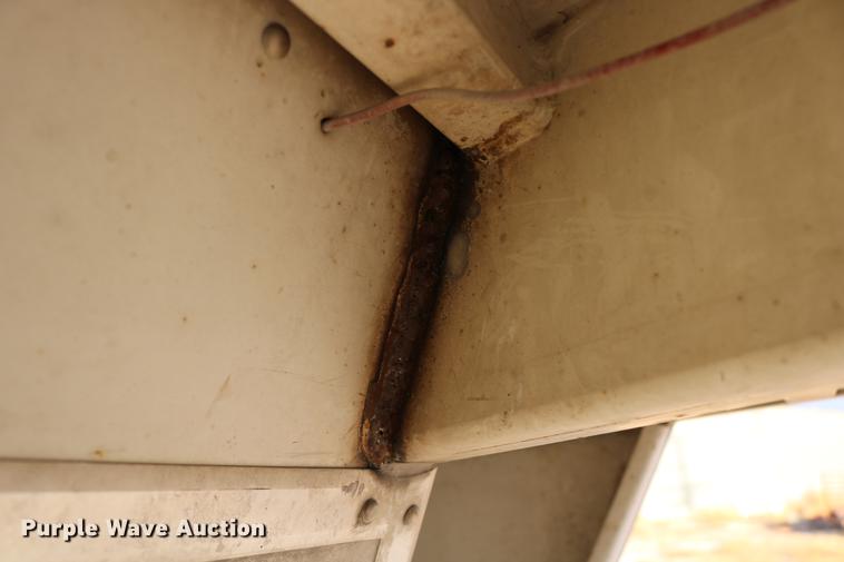 image for item DC3715 2004 enclosed cargo trailer