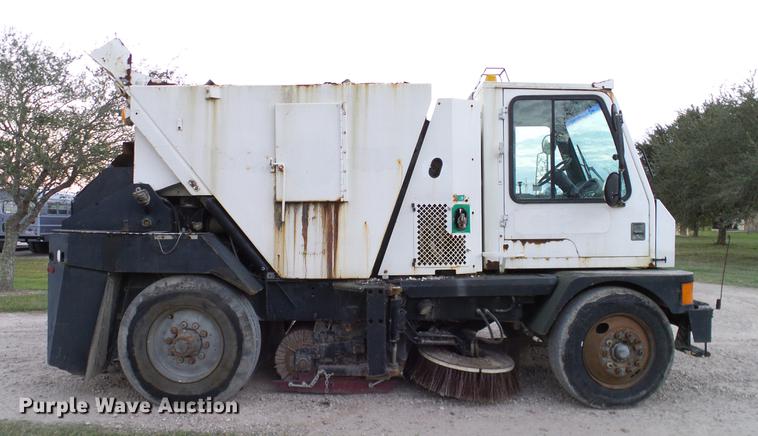 image for item DC7950 2003 Johnston 4000 street sweeper