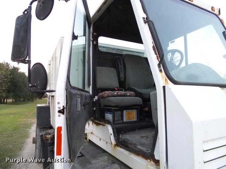 image for item DC7950 2003 Johnston 4000 street sweeper