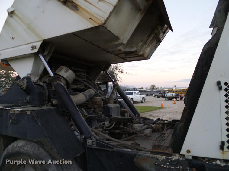 image for item DC7950 2003 Johnston 4000 street sweeper