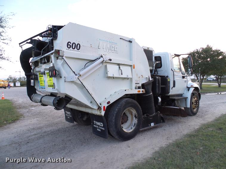 image for item DC7951 2005 International 4200 street sweeper truck