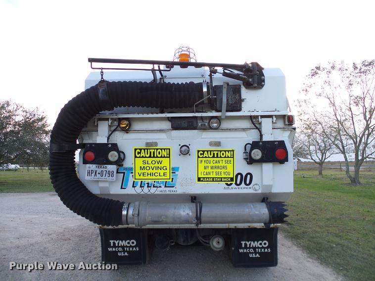 image for item DC7951 2005 International 4200 street sweeper truck