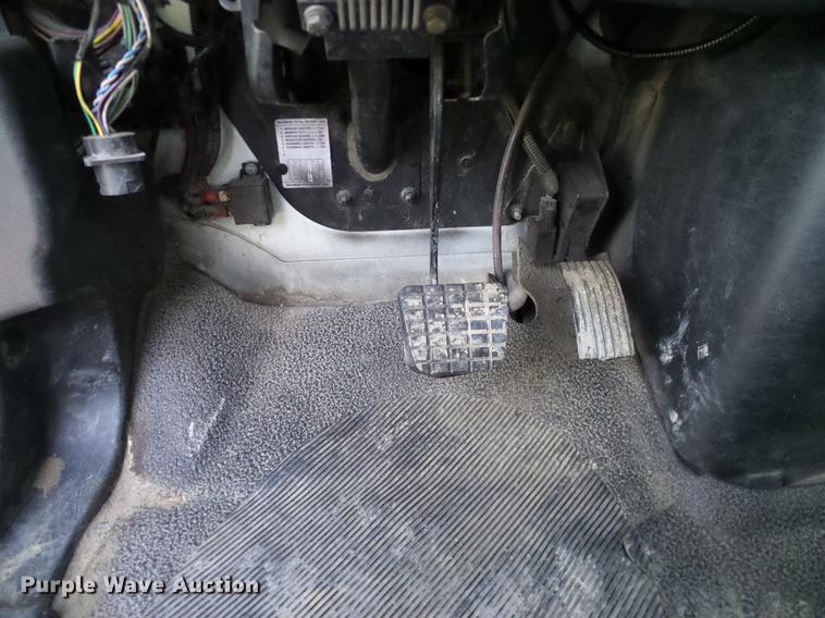 image for item DC7951 2005 International 4200 street sweeper truck