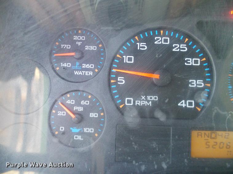 image for item DC7951 2005 International 4200 street sweeper truck