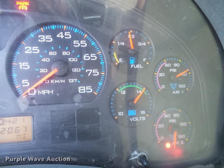 image for item DC7951 2005 International 4200 street sweeper truck