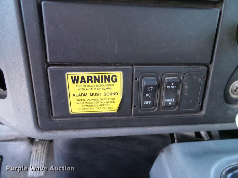 image for item DC7951 2005 International 4200 street sweeper truck