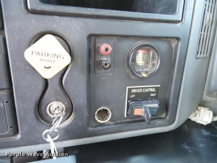 image for item DC7951 2005 International 4200 street sweeper truck