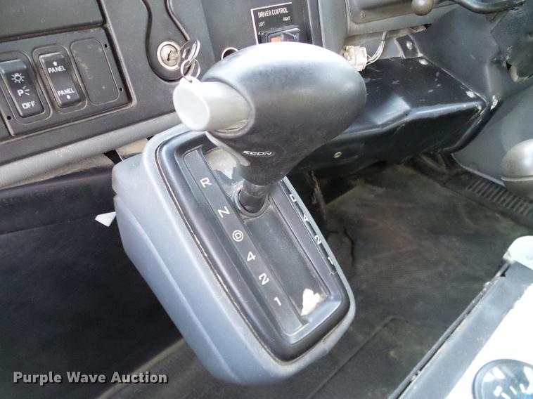 image for item DC7951 2005 International 4200 street sweeper truck