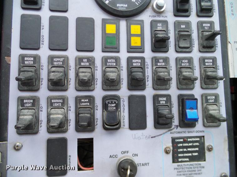 image for item DC7951 2005 International 4200 street sweeper truck