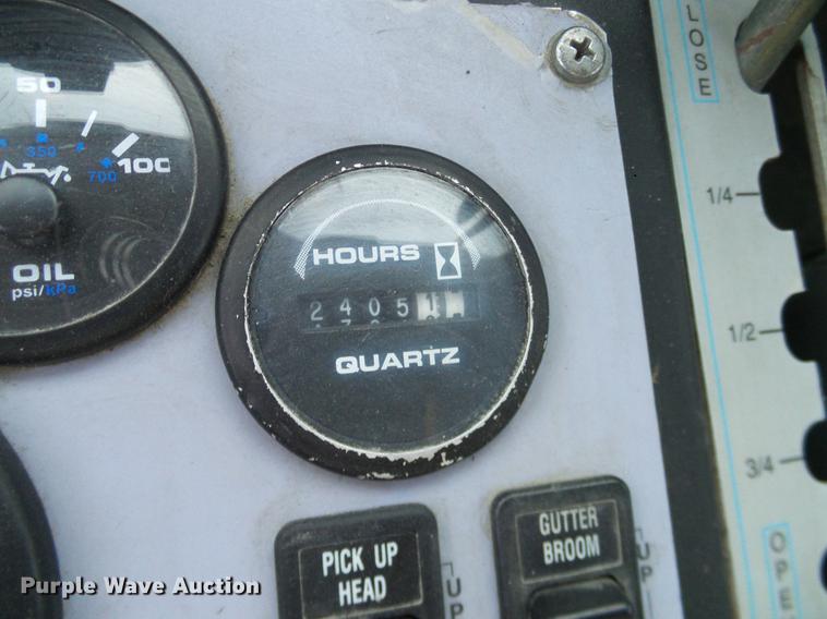 image for item DC7951 2005 International 4200 street sweeper truck