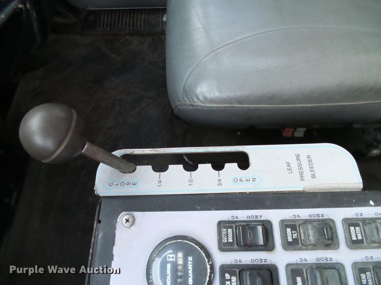 image for item DC7951 2005 International 4200 street sweeper truck