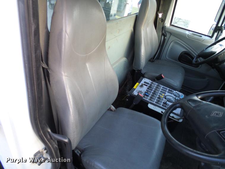 image for item DC7951 2005 International 4200 street sweeper truck