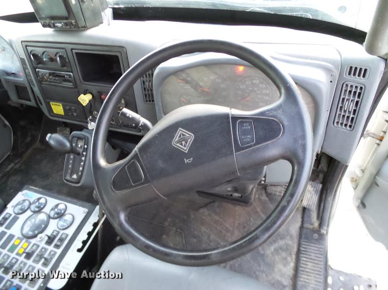 image for item DC7951 2005 International 4200 street sweeper truck