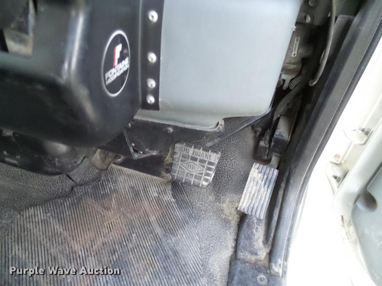 image for item DC7951 2005 International 4200 street sweeper truck