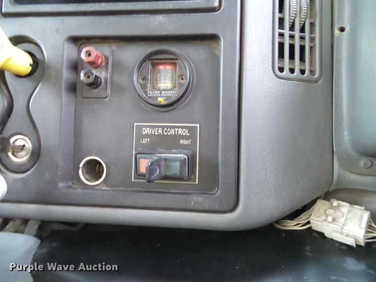 image for item DC7951 2005 International 4200 street sweeper truck