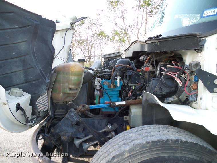 image for item DC7951 2005 International 4200 street sweeper truck