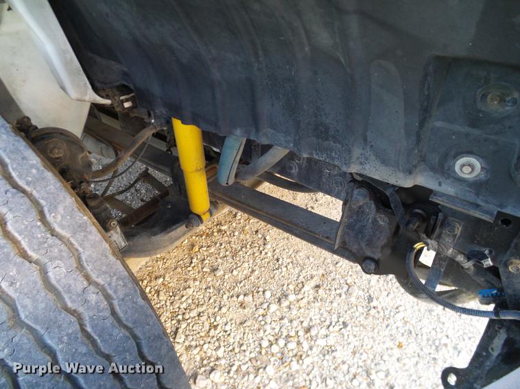 image for item DC7951 2005 International 4200 street sweeper truck