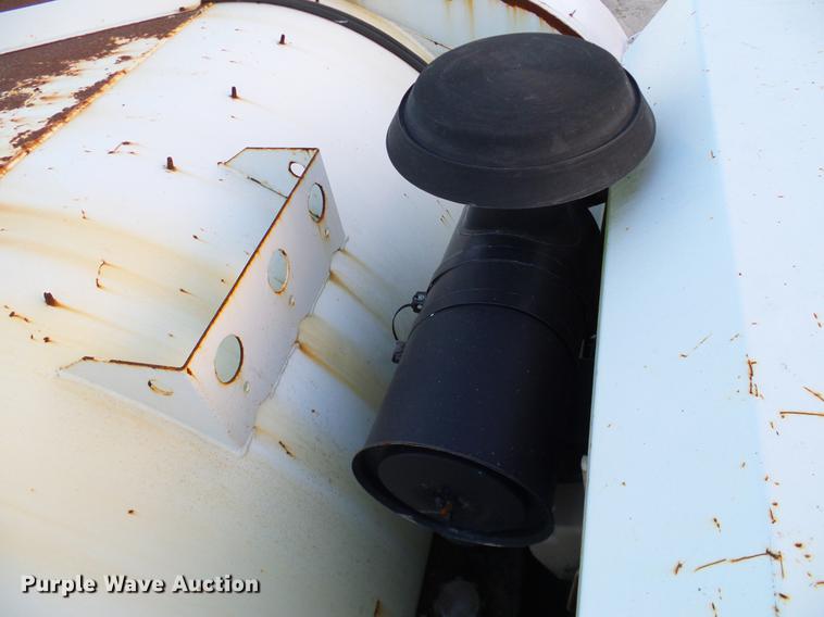 image for item DC7951 2005 International 4200 street sweeper truck