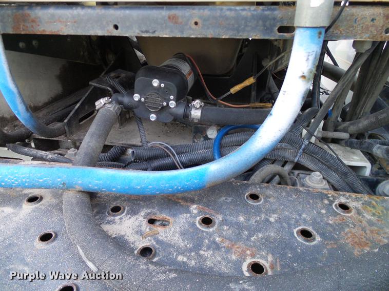 image for item DC7951 2005 International 4200 street sweeper truck