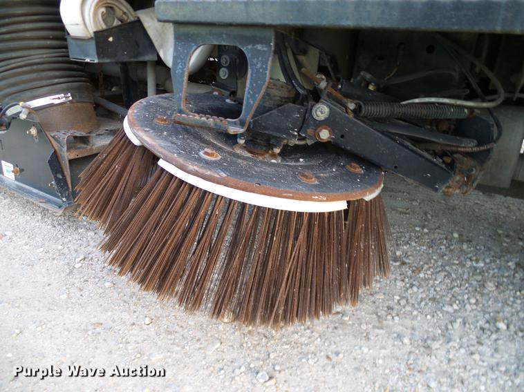 image for item DC7951 2005 International 4200 street sweeper truck