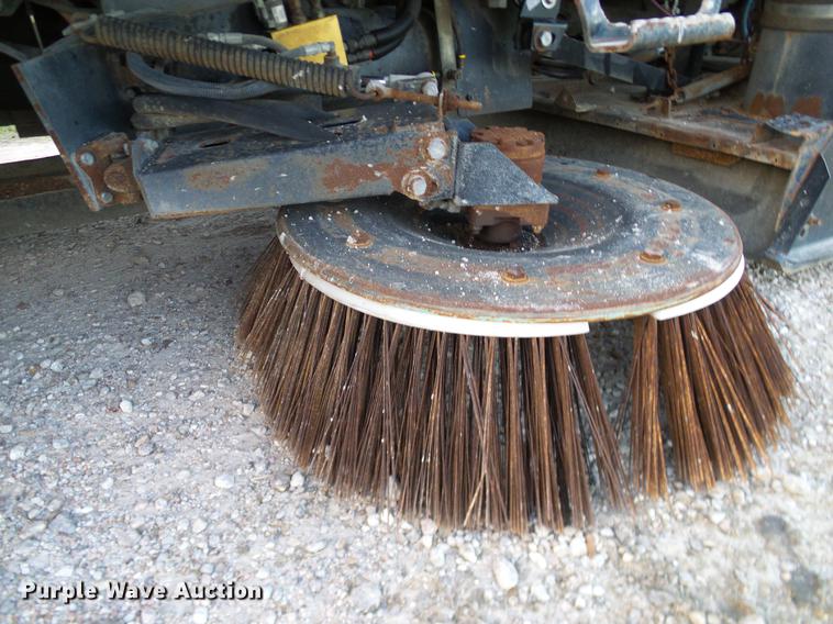 image for item DC7951 2005 International 4200 street sweeper truck