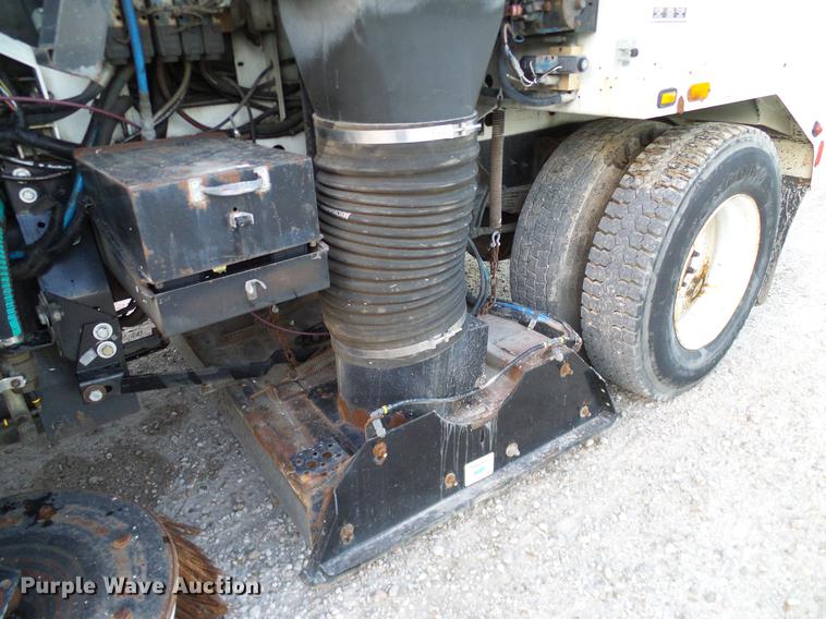 image for item DC7951 2005 International 4200 street sweeper truck