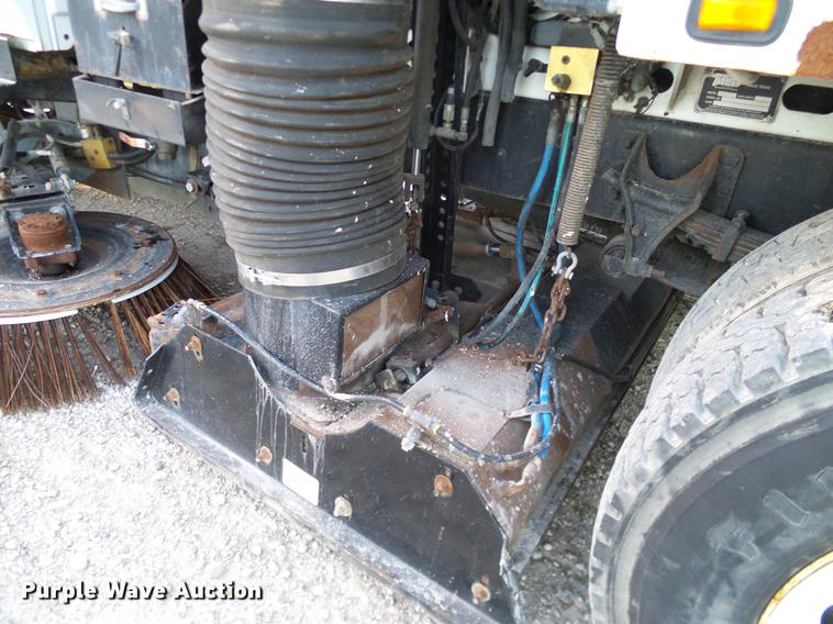 image for item DC7951 2005 International 4200 street sweeper truck