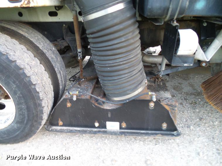 image for item DC7951 2005 International 4200 street sweeper truck