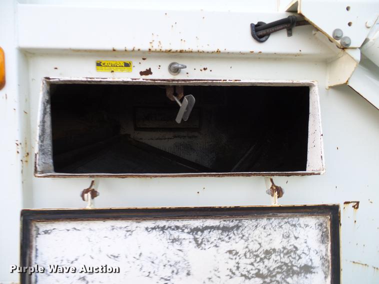 image for item DC7951 2005 International 4200 street sweeper truck