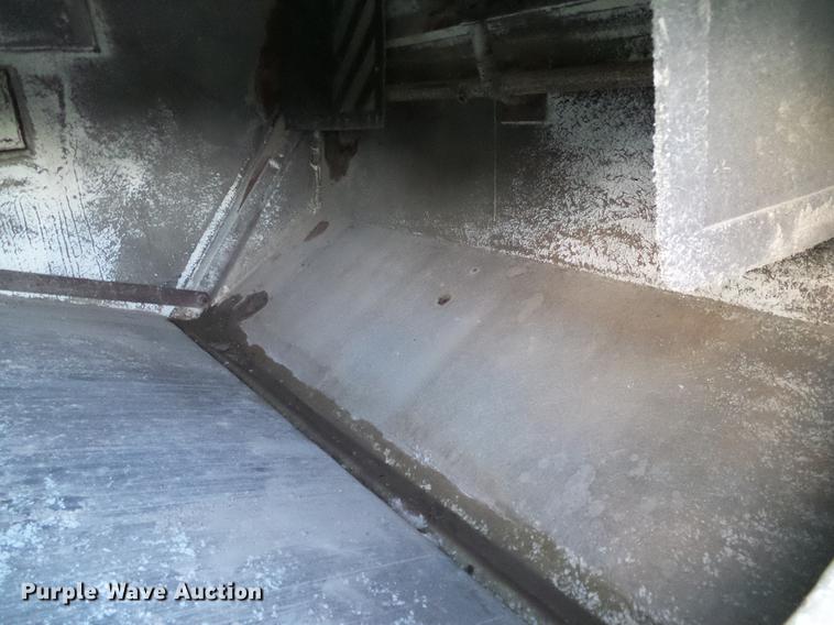 image for item DC7951 2005 International 4200 street sweeper truck