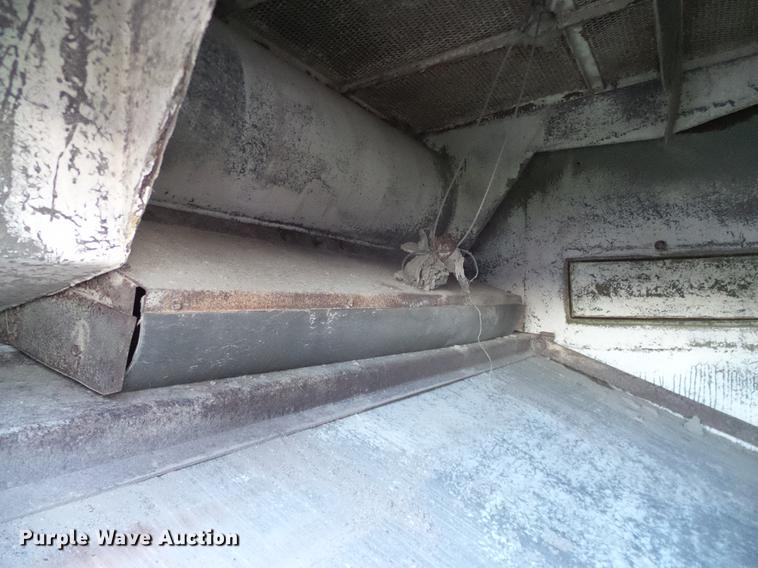 image for item DC7951 2005 International 4200 street sweeper truck