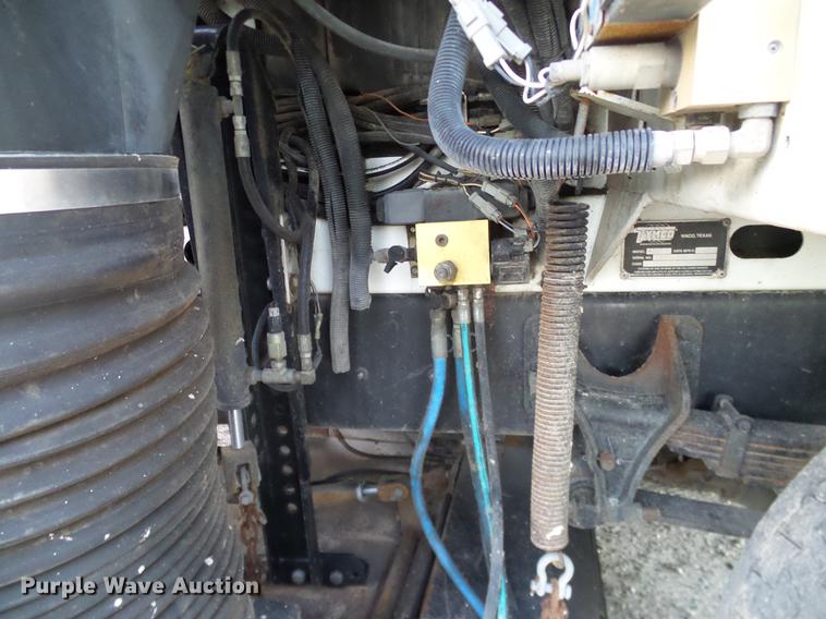 image for item DC7951 2005 International 4200 street sweeper truck