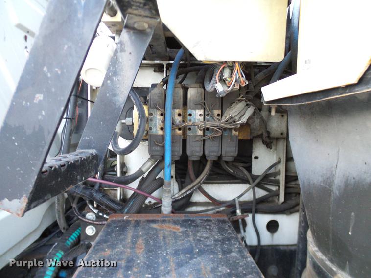 image for item DC7951 2005 International 4200 street sweeper truck