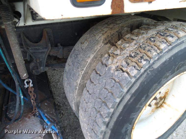 image for item DC7951 2005 International 4200 street sweeper truck