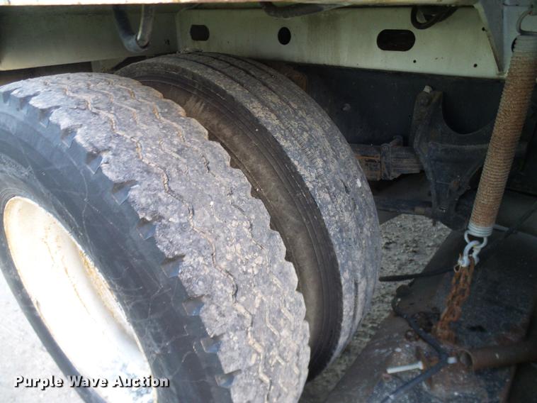 image for item DC7951 2005 International 4200 street sweeper truck