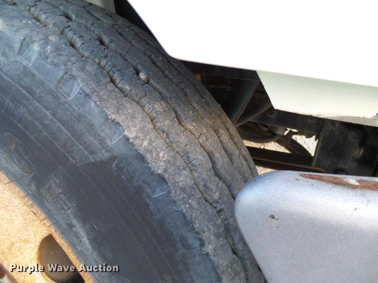 image for item DC7951 2005 International 4200 street sweeper truck