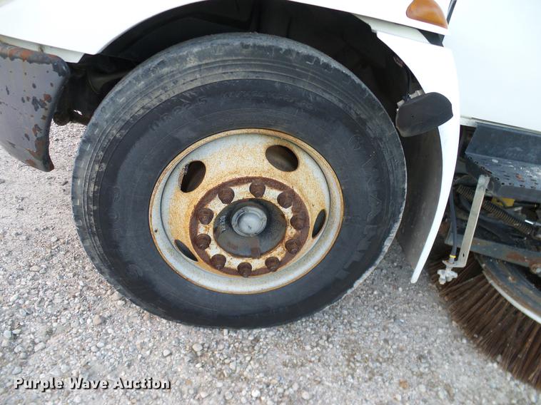 image for item DC7951 2005 International 4200 street sweeper truck