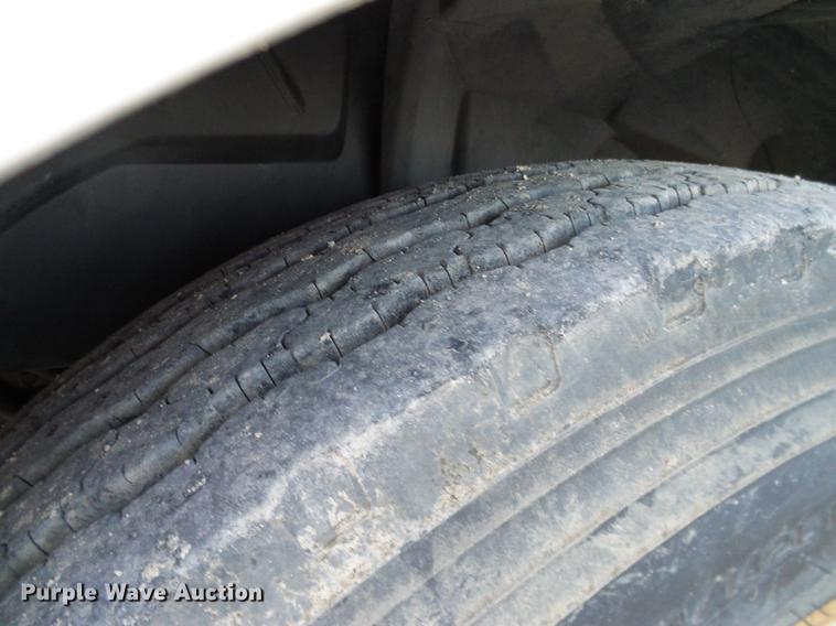 image for item DC7951 2005 International 4200 street sweeper truck