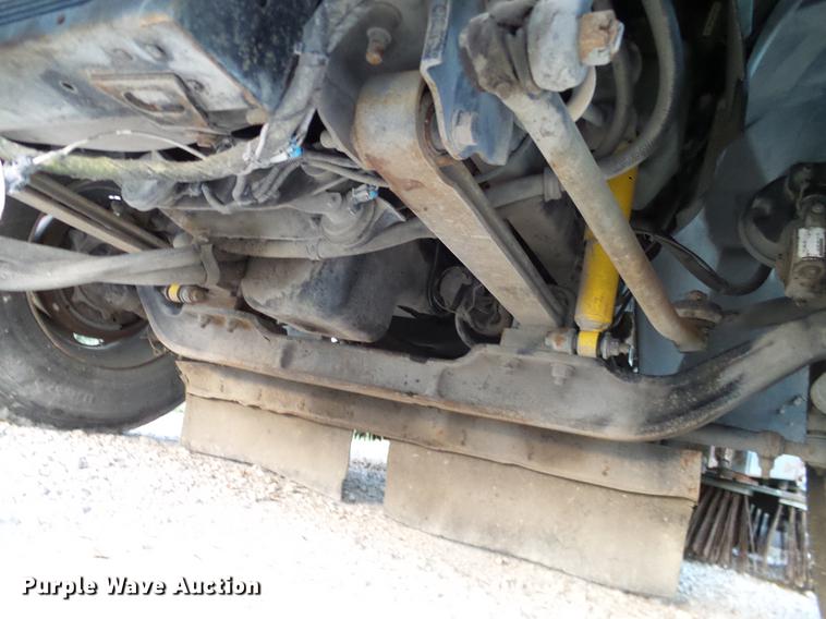 image for item DC7951 2005 International 4200 street sweeper truck