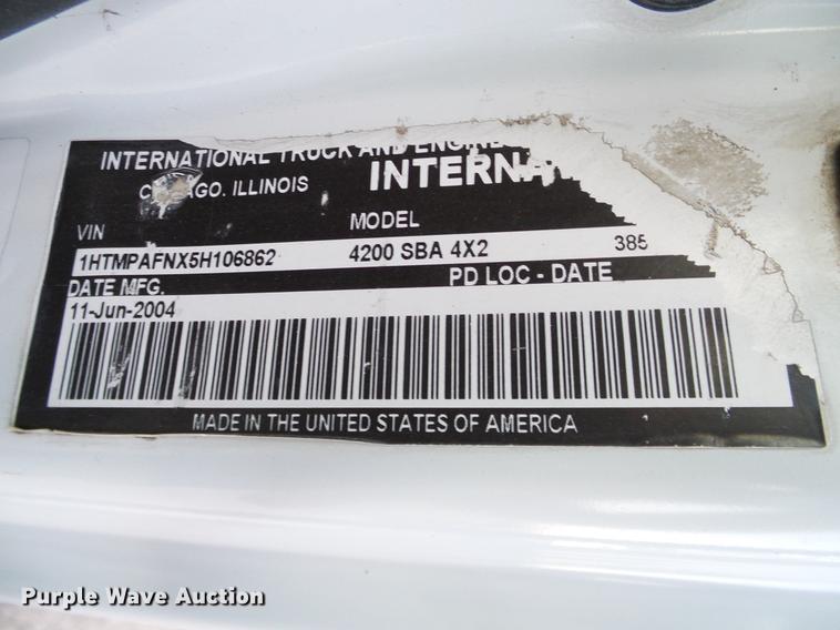 image for item DC7951 2005 International 4200 street sweeper truck