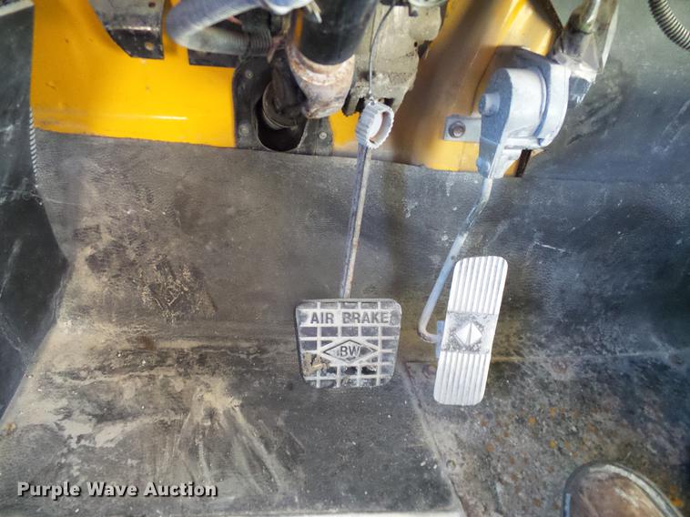 image for item DC7960 1998 International 3800 Amtran school bus